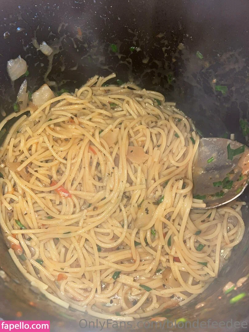 blondefeedee Onlyfans Photo Gallery 