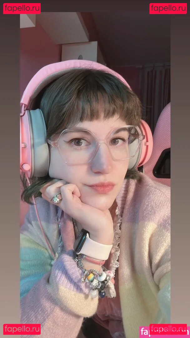 Aril's Chest Onlyfans Photo Gallery 