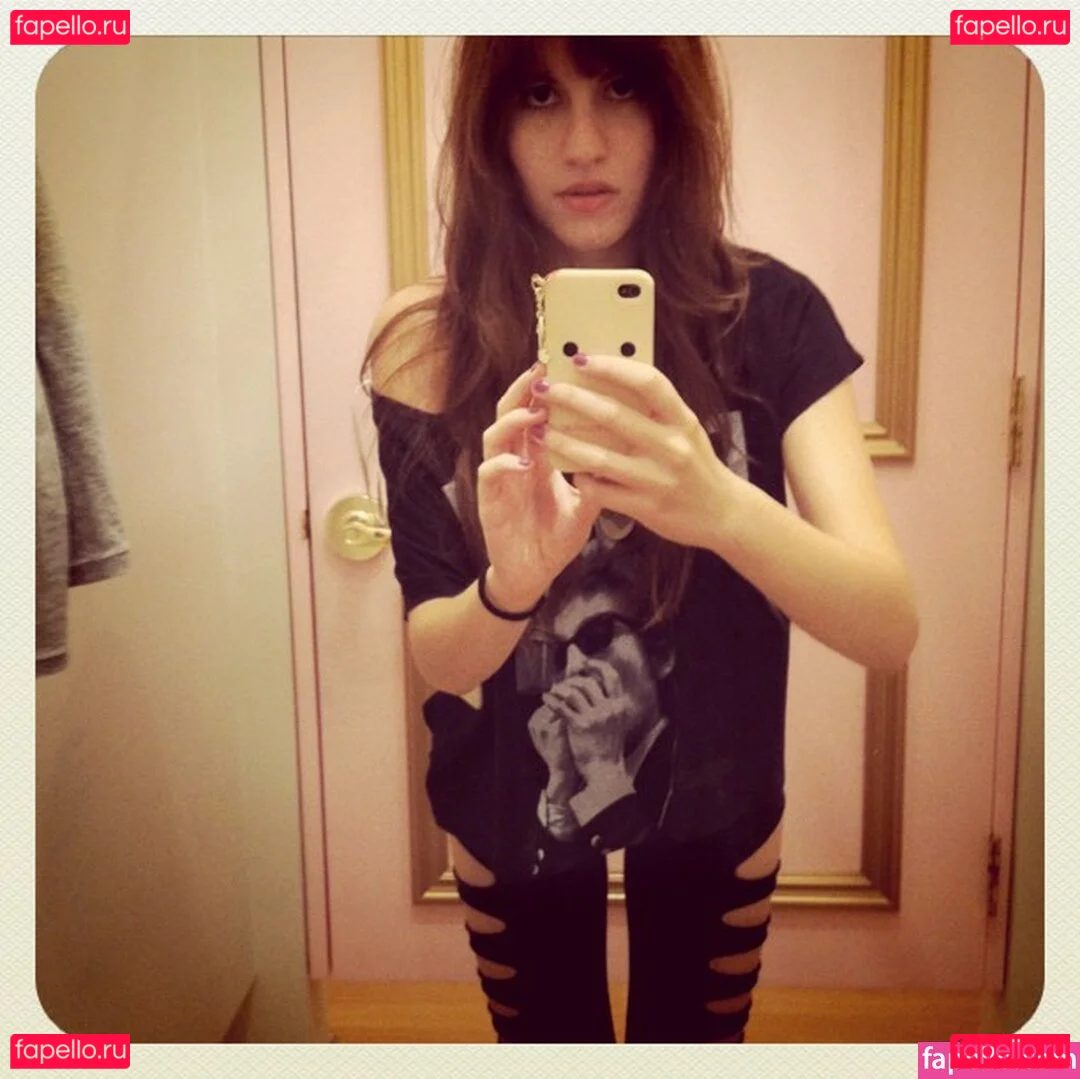 Aril's Chest Onlyfans Photo Gallery 