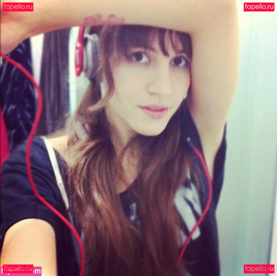 Aril's Chest Onlyfans Photo Gallery 