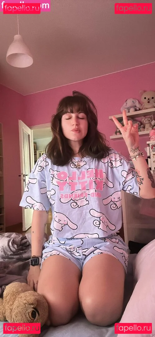 Aril's Chest Onlyfans Photo Gallery 