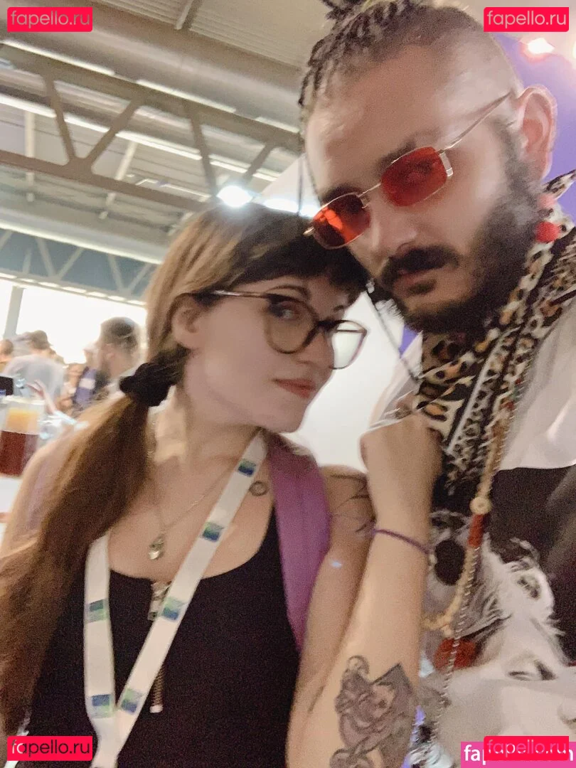 Aril's Chest Onlyfans Photo Gallery 