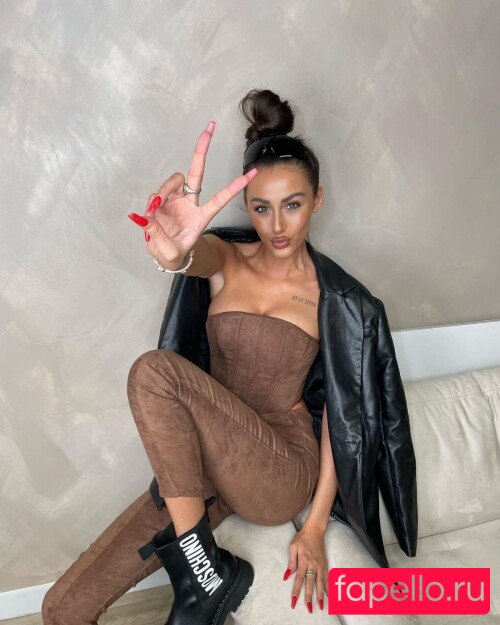 Chloe Veitch Onlyfans Photo Gallery 