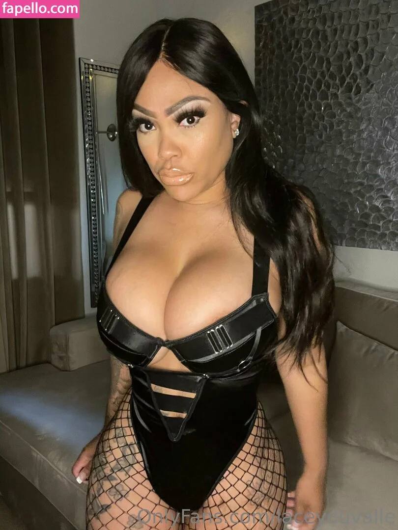 LaceyDuvalle Onlyfans Photo Gallery 