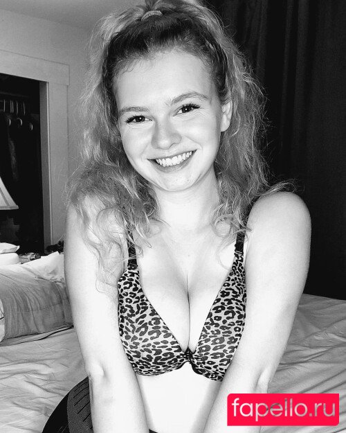 lyrictiana Onlyfans Photo Gallery 