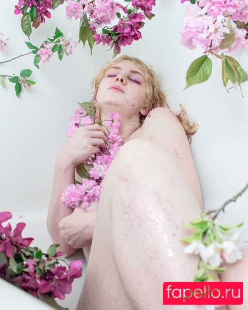 lyrictiana Onlyfans Photo Gallery 