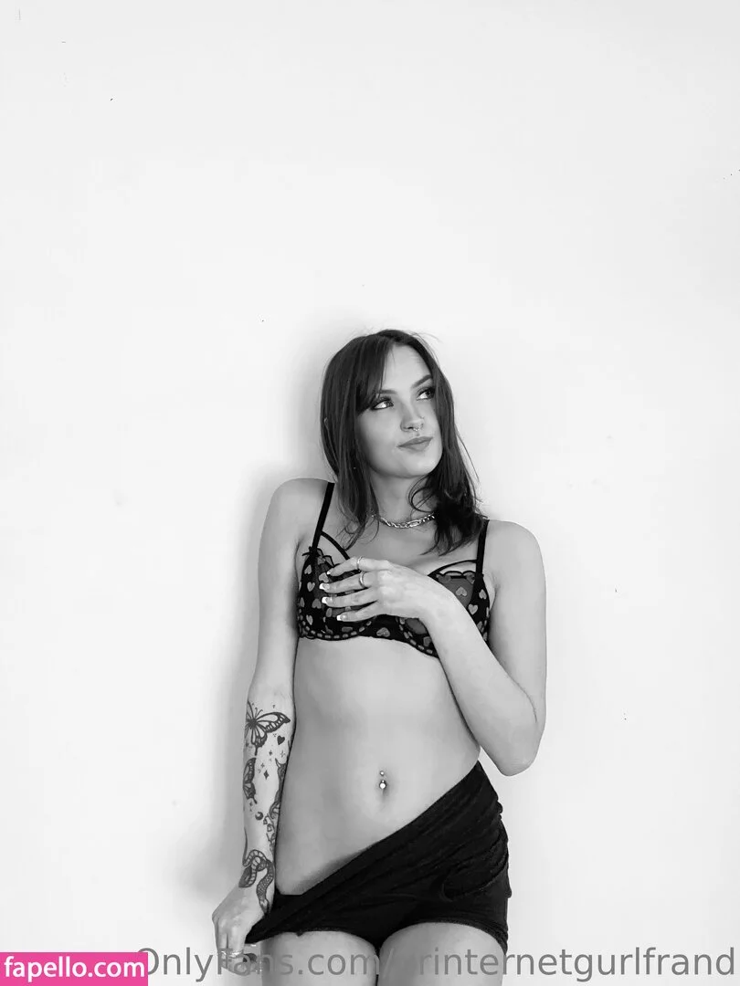 urinternetgirlfrienddd Onlyfans Photo Gallery 