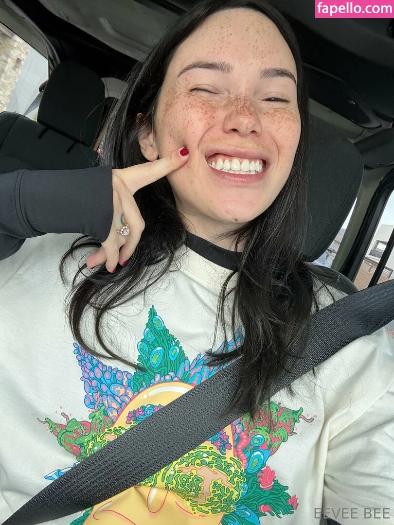 Eevee Bee Onlyfans Photo Gallery 