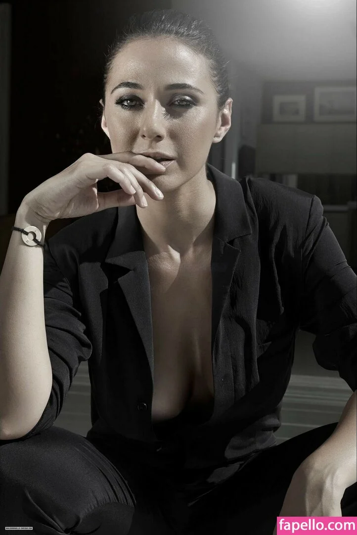Emmanuelle Chriqui Onlyfans Photo Gallery 