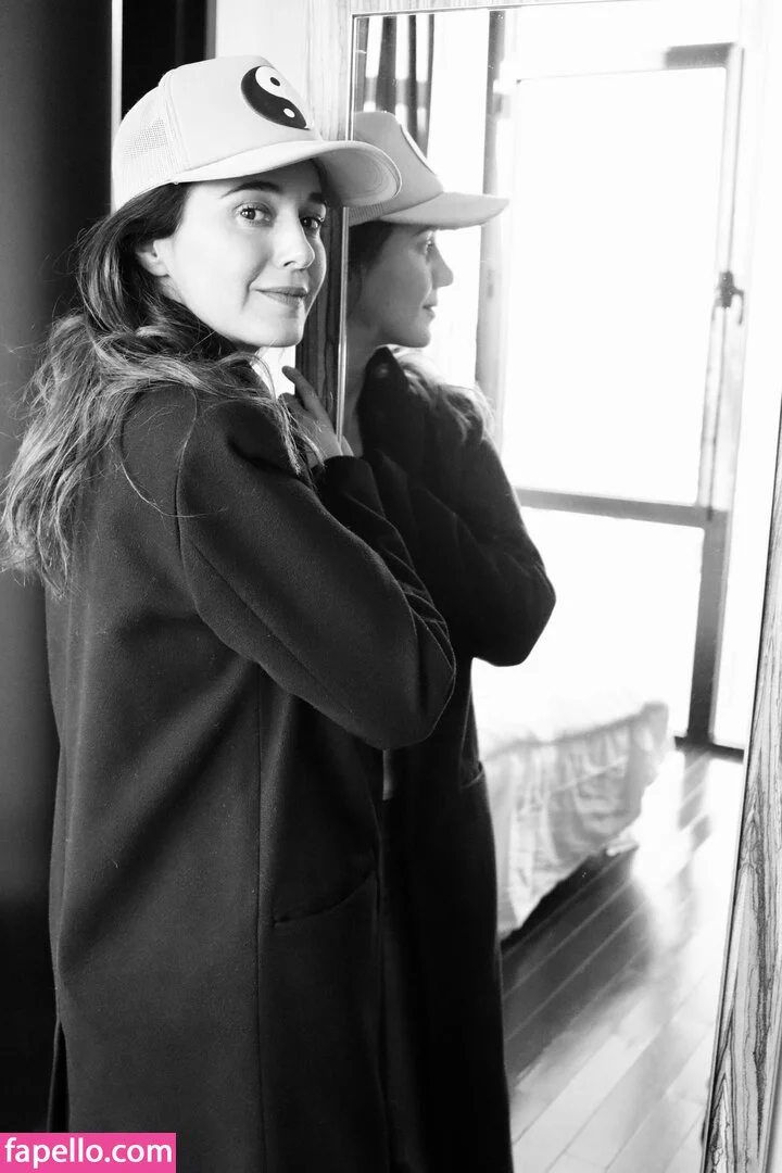 Emmanuelle Chriqui Onlyfans Photo Gallery 