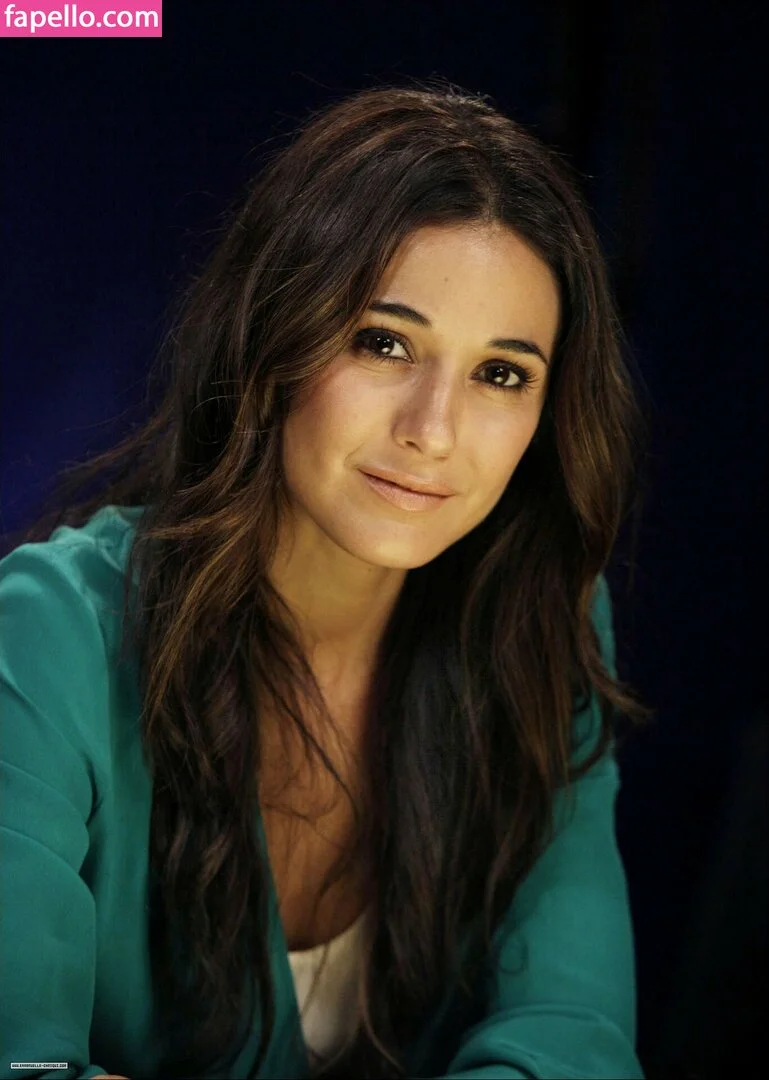 Emmanuelle Chriqui Onlyfans Photo Gallery 