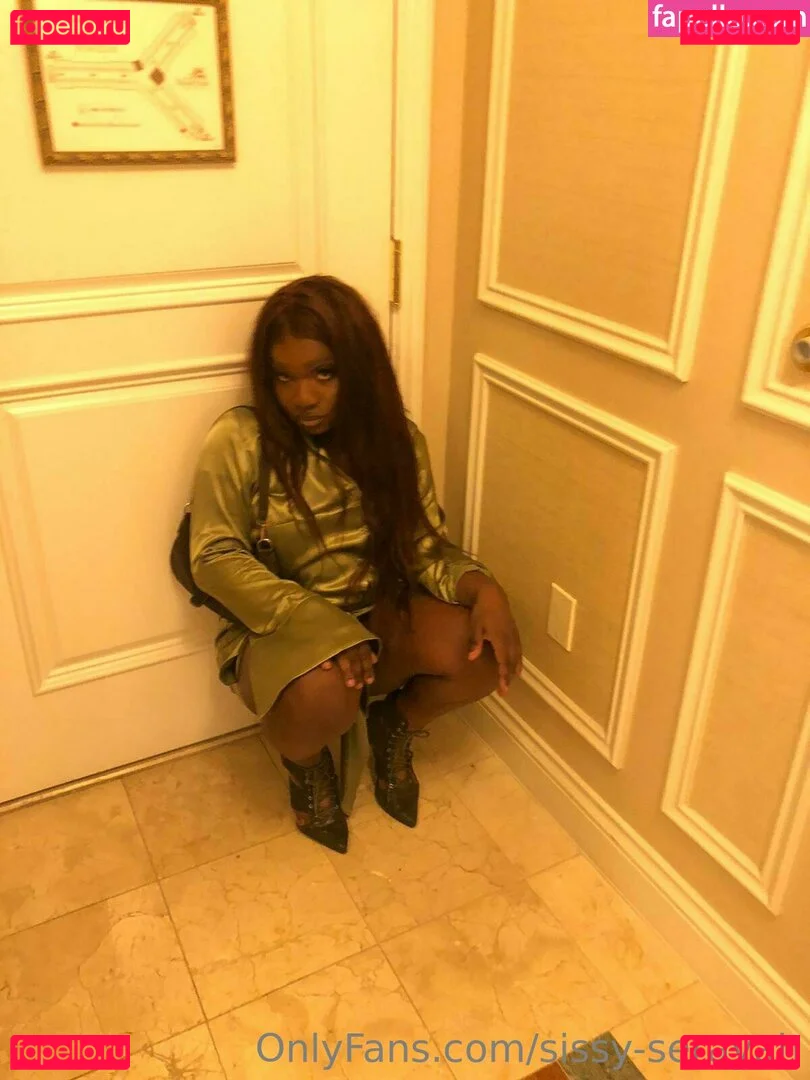 sissy-serayah Onlyfans Photo Gallery 