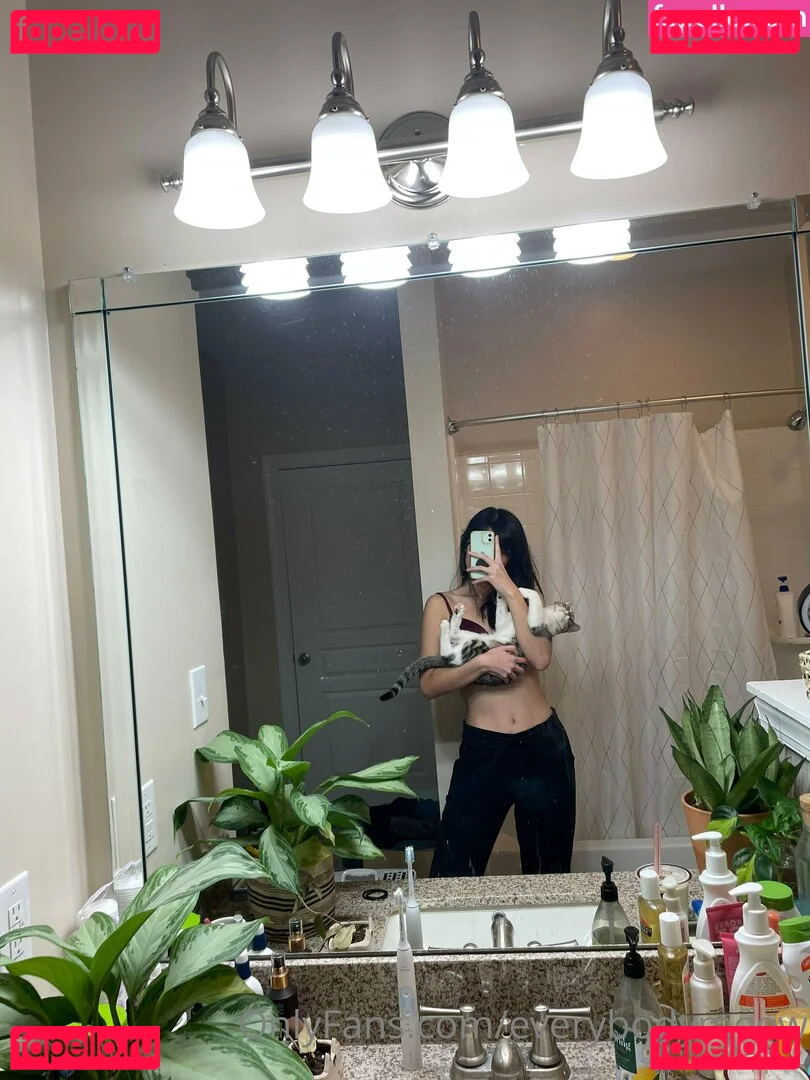 everybodymeow Onlyfans Photo Gallery 