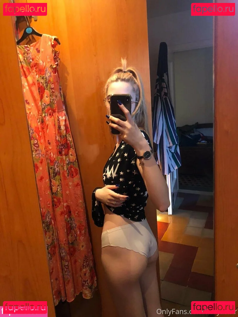 kvry22 Onlyfans Photo Gallery 