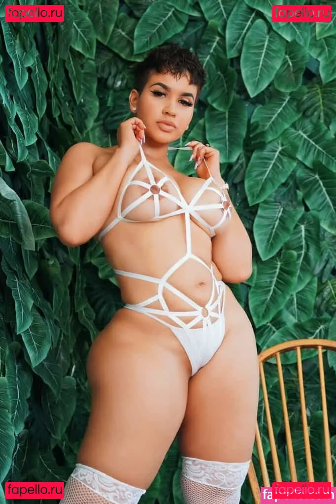 Stephmurves Onlyfans Photo Gallery 