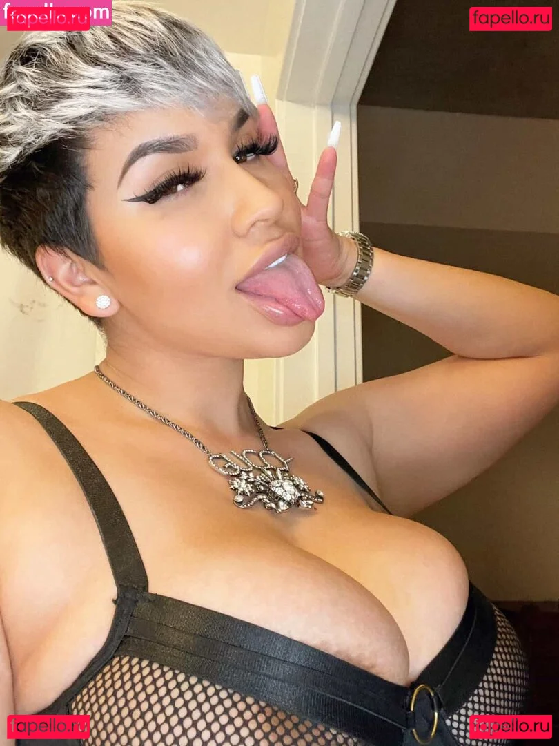 Stephmurves Onlyfans Photo Gallery 