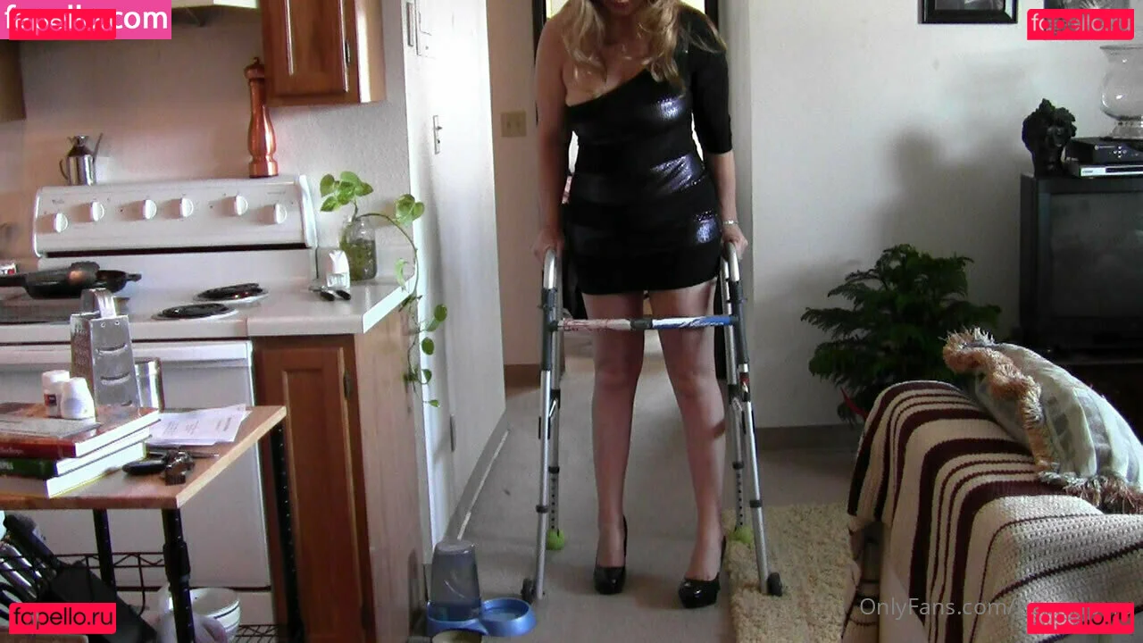 beingapara Onlyfans Photo Gallery 