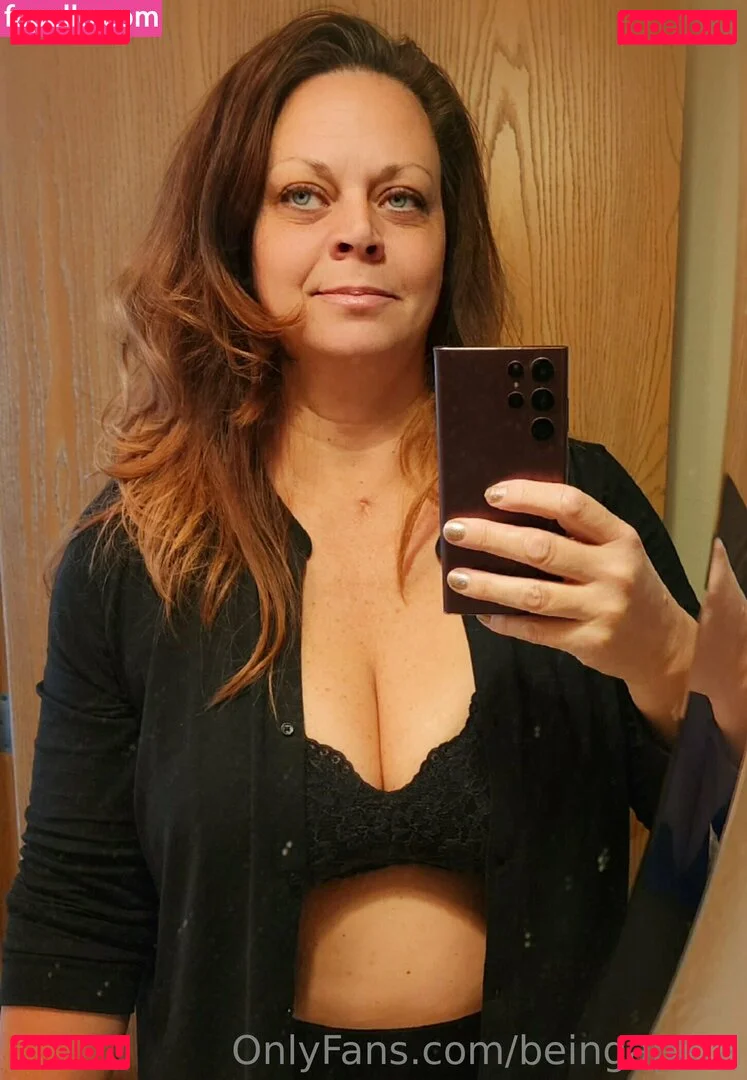 beingapara Onlyfans Photo Gallery 