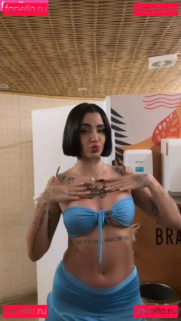 AZZY Onlyfans Photo Gallery 