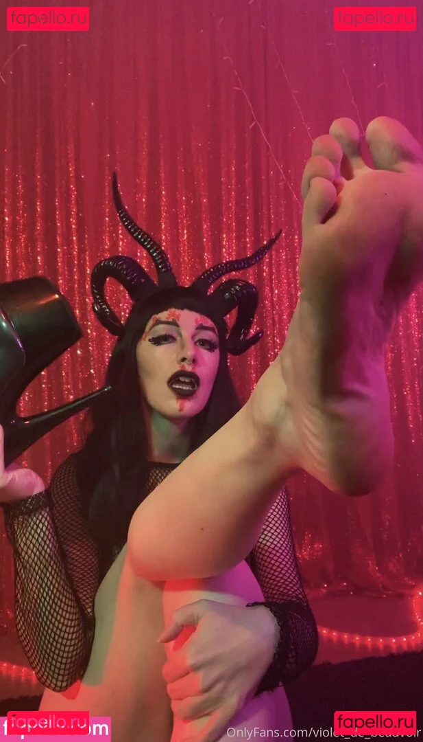 violet_de_beauvoir Onlyfans Photo Gallery 