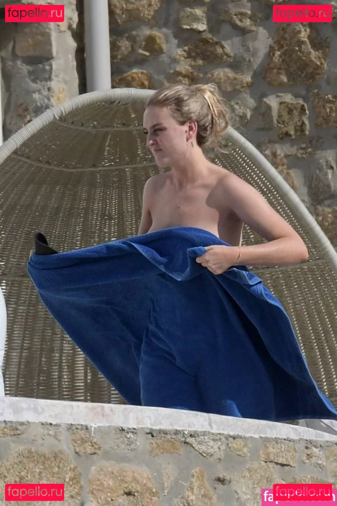 Perrie Edwards Onlyfans Photo Gallery 