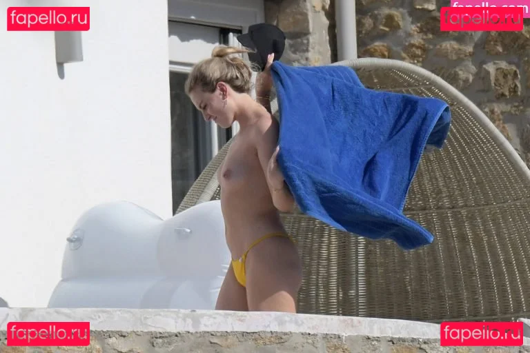 Perrie Edwards Onlyfans Photo Gallery 