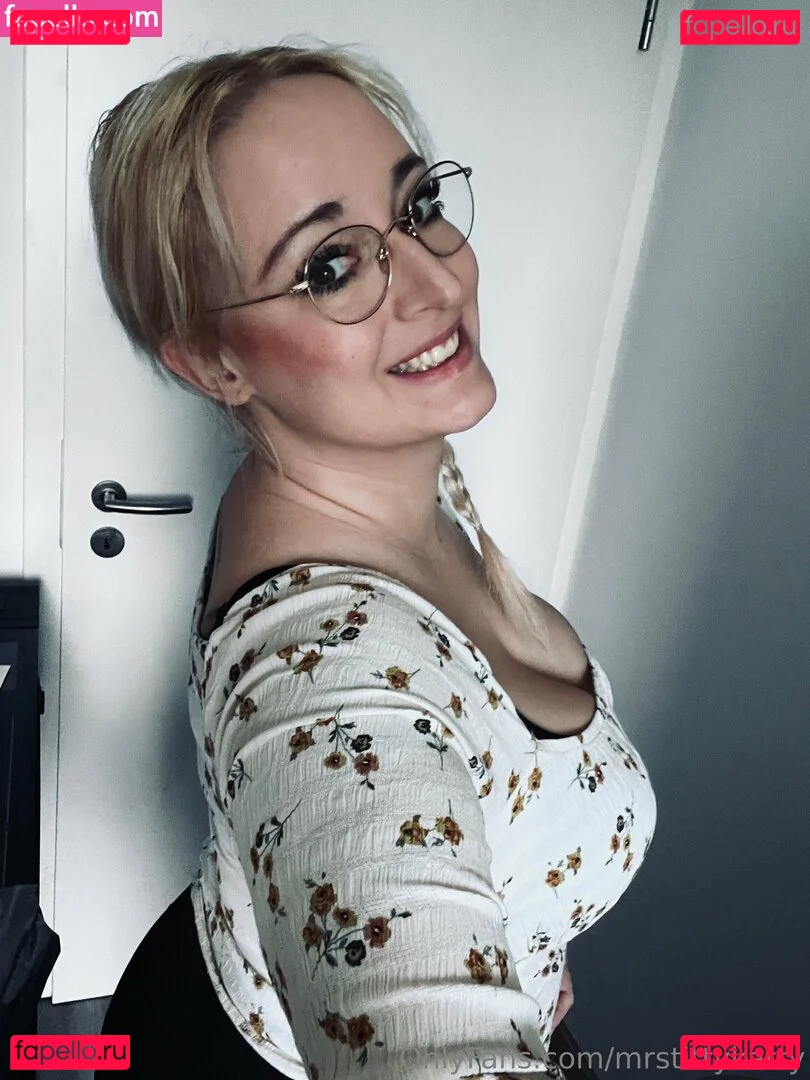 mrstittykatty Onlyfans Photo Gallery 