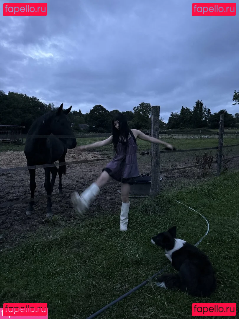 Yujin Onlyfans Photo Gallery 