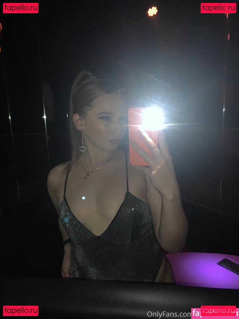 roxannestrip Onlyfans Photo Gallery 