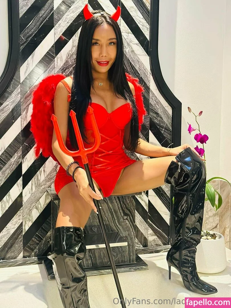 ladyboyxmos Onlyfans Photo Gallery 