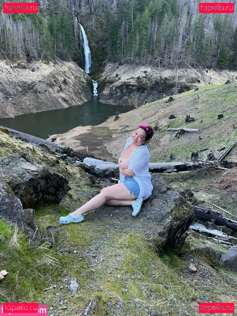 bustycougar Onlyfans Photo Gallery 