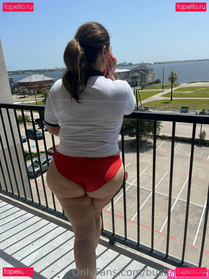 bustycougar Onlyfans Photo Gallery 