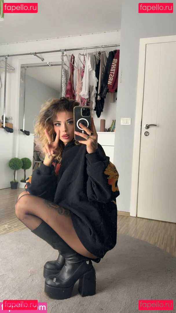 aryasm Onlyfans Photo Gallery 