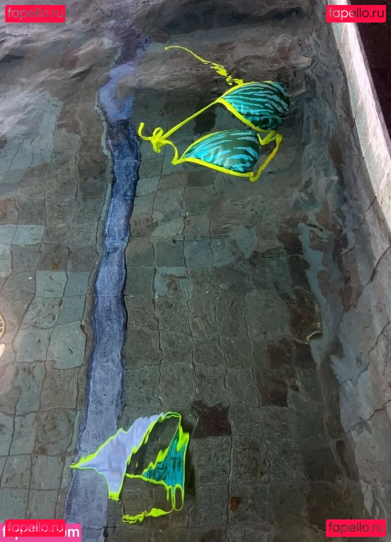 Barista Daisy Onlyfans Photo Gallery 