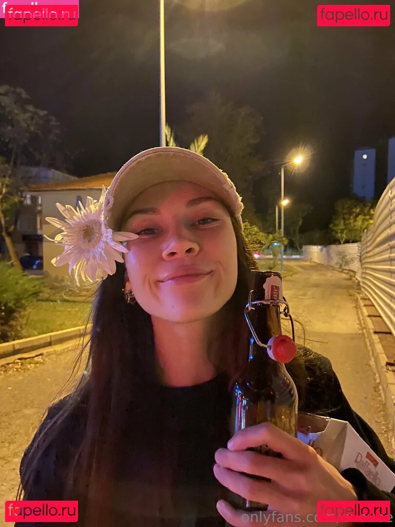 evavee Onlyfans Photo Gallery 