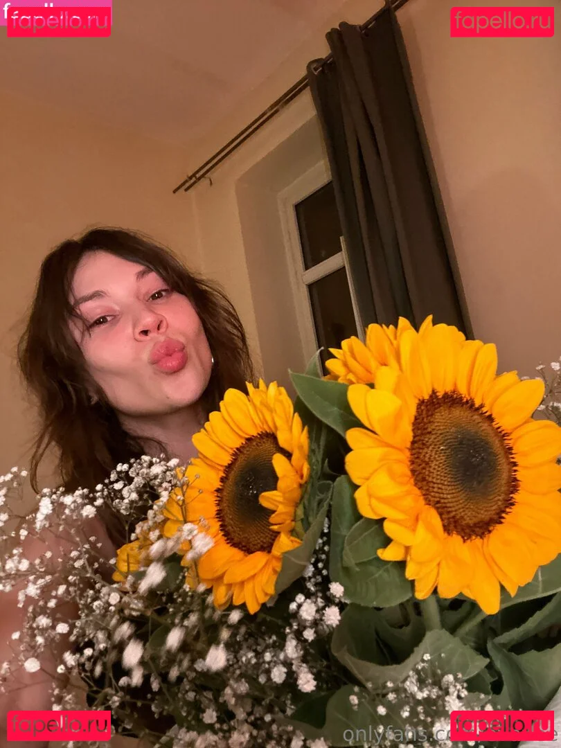 evavee Onlyfans Photo Gallery 