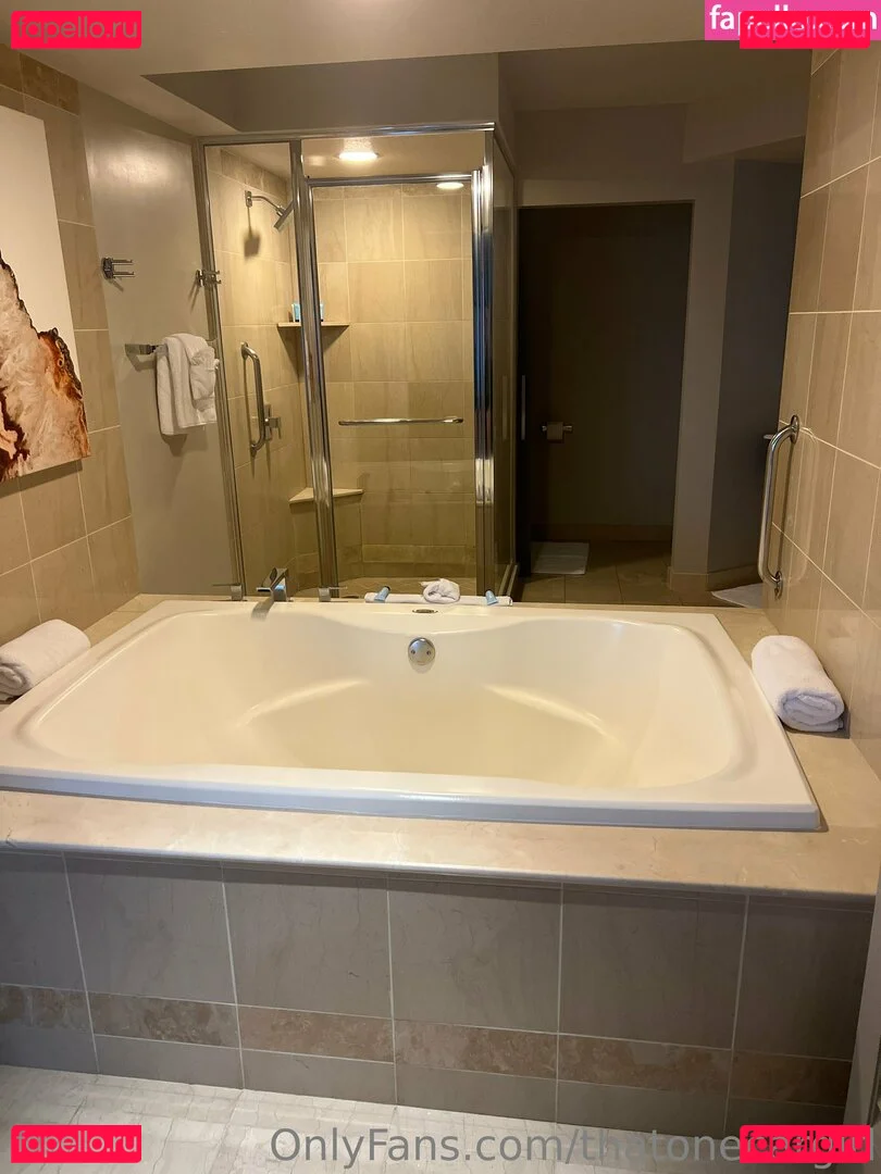 thatonecargirl Onlyfans Photo Gallery 