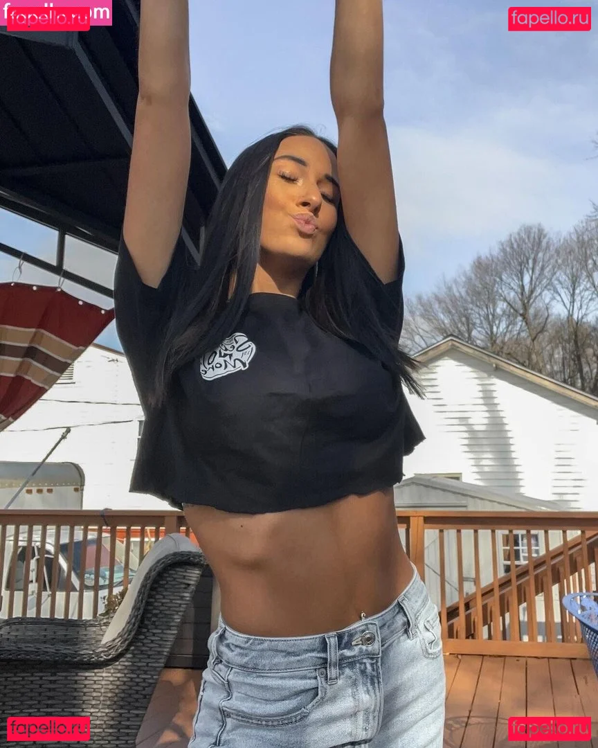 Emily Jaye Onlyfans Photo Gallery 