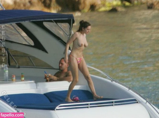 Kelly Brook Onlyfans Photo Gallery 