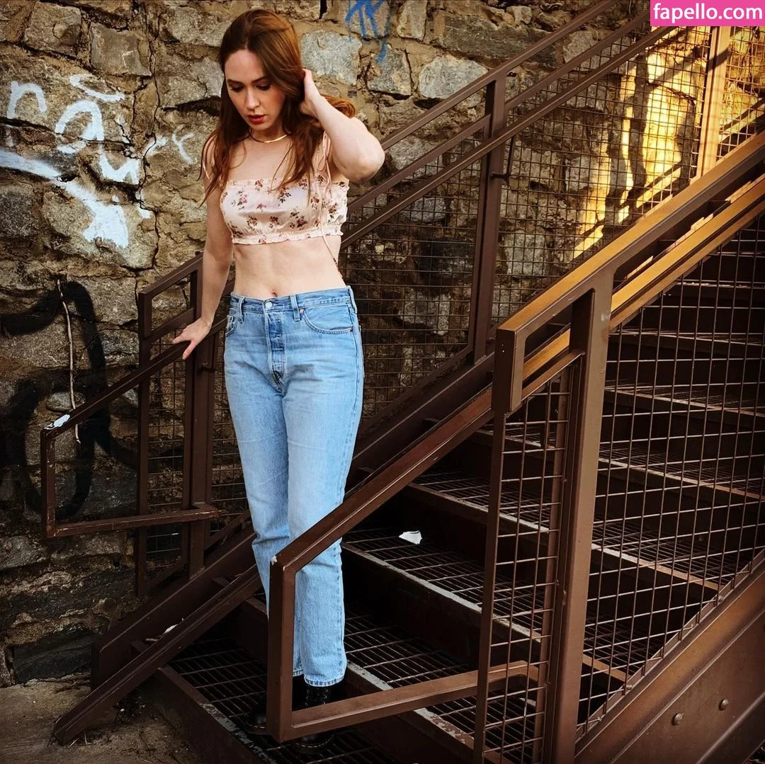 Karen Gillan Onlyfans Photo Gallery 