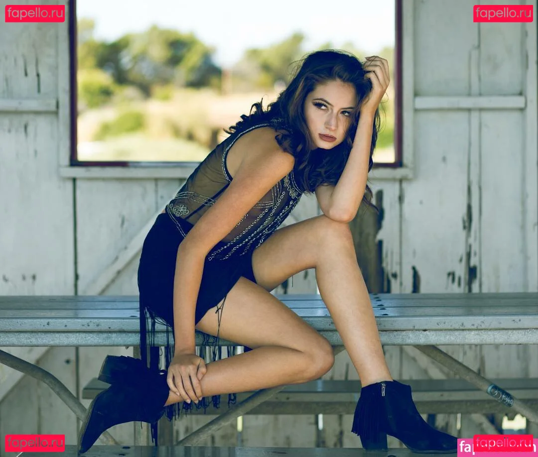 Celeste Leona Traxler Onlyfans Photo Gallery 