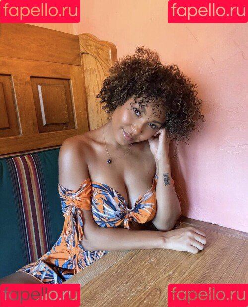 Parker McKenna Posey Onlyfans Photo Gallery 
