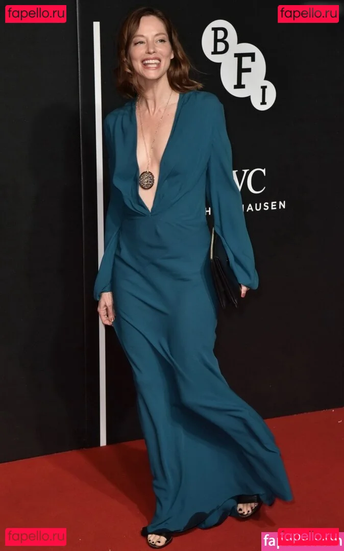 Sienna Guillory Onlyfans Photo Gallery 