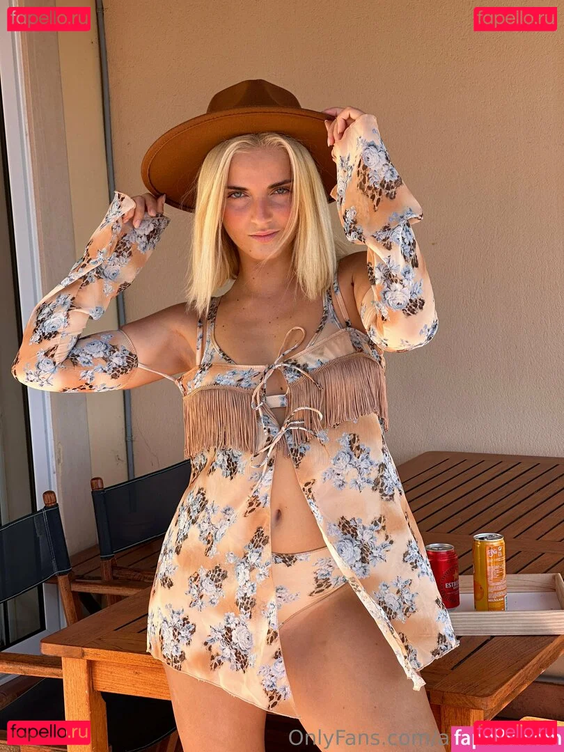 ainabarcons Onlyfans Photo Gallery 