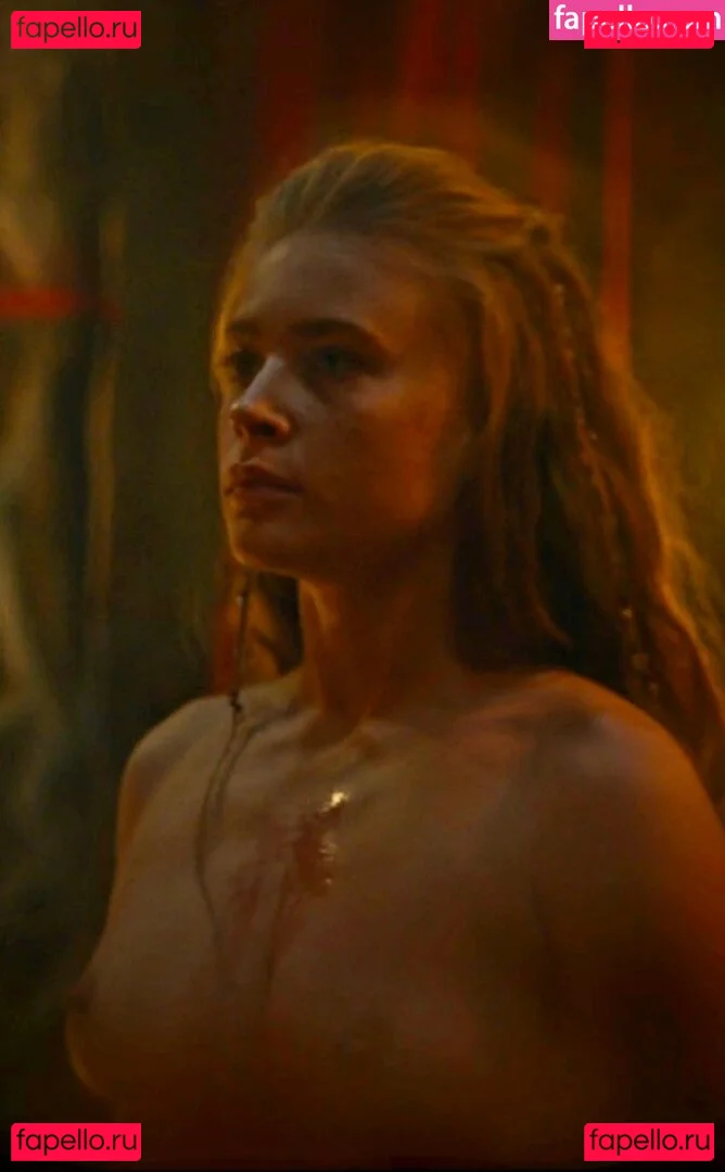 Jeanne Goursaud Onlyfans Photo Gallery 