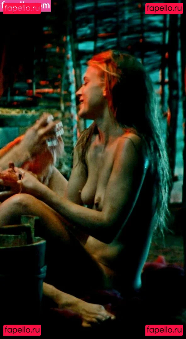 Jeanne Goursaud Onlyfans Photo Gallery 