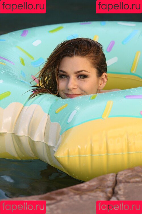 Stephanie Manescu Onlyfans Photo Gallery 