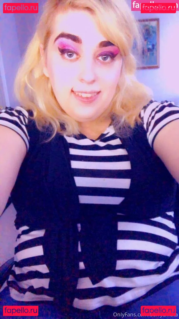 berrychicka Onlyfans Photo Gallery 