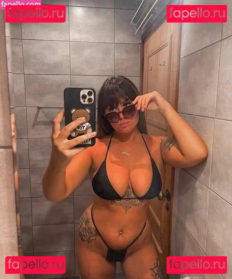 Beth Halsey Onlyfans Photo Gallery 