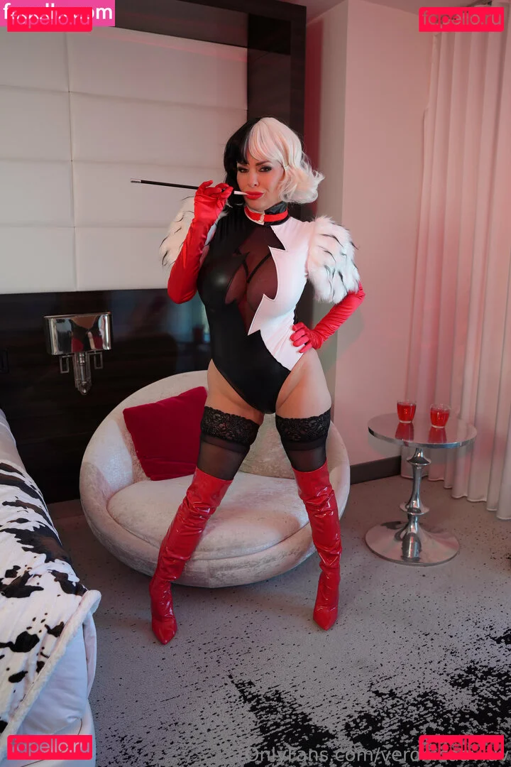 veronicaavluv Onlyfans Photo Gallery 